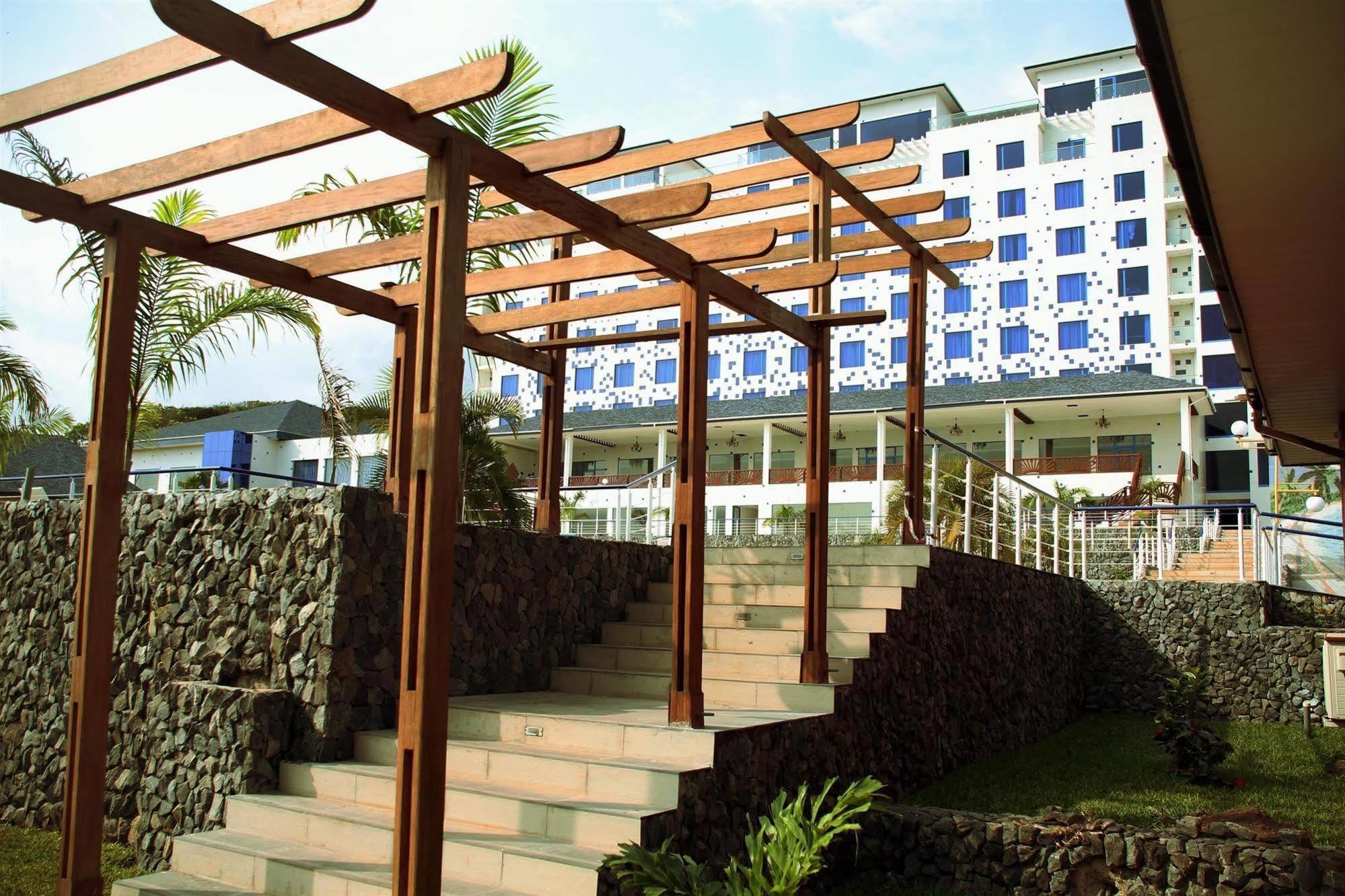 Best Western Plus Serene Atlantic Hotel Sekondi-Takoradi Екстериор снимка